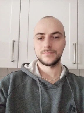 <span>Jonathan, 26</span>&nbsp;<span style='width: 25px; height: 16px; float: right; background-image: url(/bitmaps/flags_small/DE.PNG)'>&nbsp;</span><br><span>Bremen, Germany</span>&nbsp;<input type='button' class='joinbtn' style='float: right' value='JOIN NOW' />