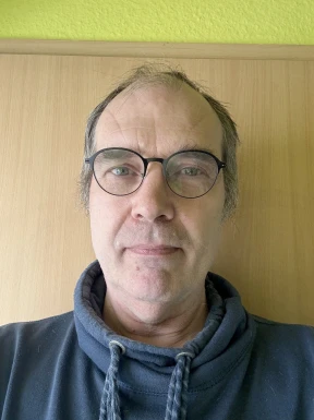 <span>Jens, 59</span>&nbsp;<span style='width: 25px; height: 16px; float: right; background-image: url(/bitmaps/flags_small/DE.PNG)'>&nbsp;</span><br><span>Wetzlar, Germany</span>&nbsp;<input type='button' class='joinbtn' style='float: right' value='JOIN NOW' />