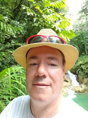 <span>Robbie Butchito, 57</span> <span style='width: 25px; height: 16px; float: right; background-image: url(/bitmaps/flags_small/CH.PNG)'> </span><br><span>Aarau, Svizzera</span> <input type='button' class='joinbtn' style='float: right' value='JOIN NOW' />