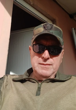 <span>Chris, 69</span> <span style='width: 25px; height: 16px; float: right; background-image: url(/bitmaps/flags_small/GR.PNG)'> </span><br><span>Ioannina, Греція</span> <input type='button' class='joinbtn' style='float: right' value='JOIN NOW' />