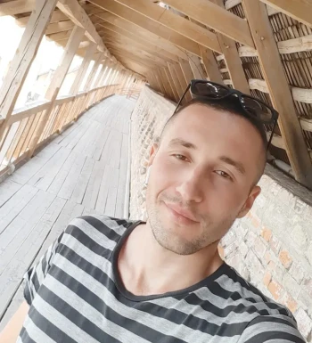 <span>Andrii , 36</span>&nbsp;<span style='width: 25px; height: 16px; float: right; background-image: url(/bitmaps/flags_small/DE.PNG)'>&nbsp;</span><br><span>Dortmund, Niemcy</span>&nbsp;<input type='button' class='joinbtn' style='float: right' value='JOIN NOW' />