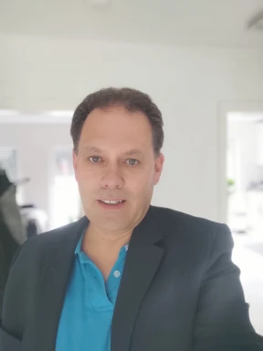 <span>Marc, 53</span> <span style='width: 25px; height: 16px; float: right; background-image: url(/bitmaps/flags_small/DE.PNG)'> </span><br><span>Hanover, Germany</span> <input type='button' class='joinbtn' style='float: right' value='JOIN NOW' />